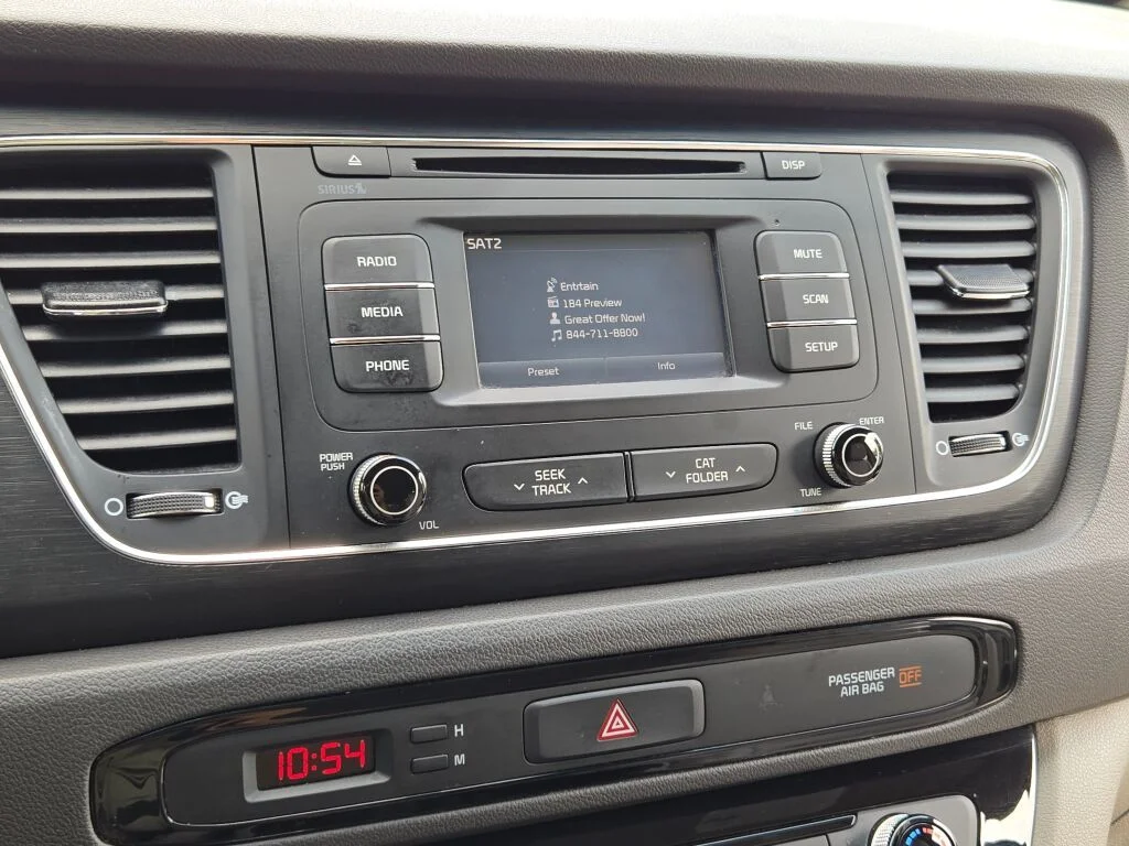 2017 Kia Sedona LX - Photo 27