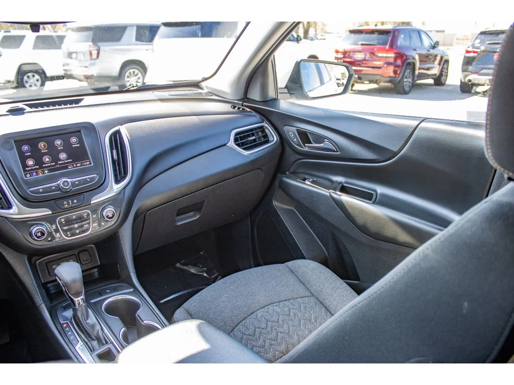 Used 2024 Summit White Chevrolet LT image 18