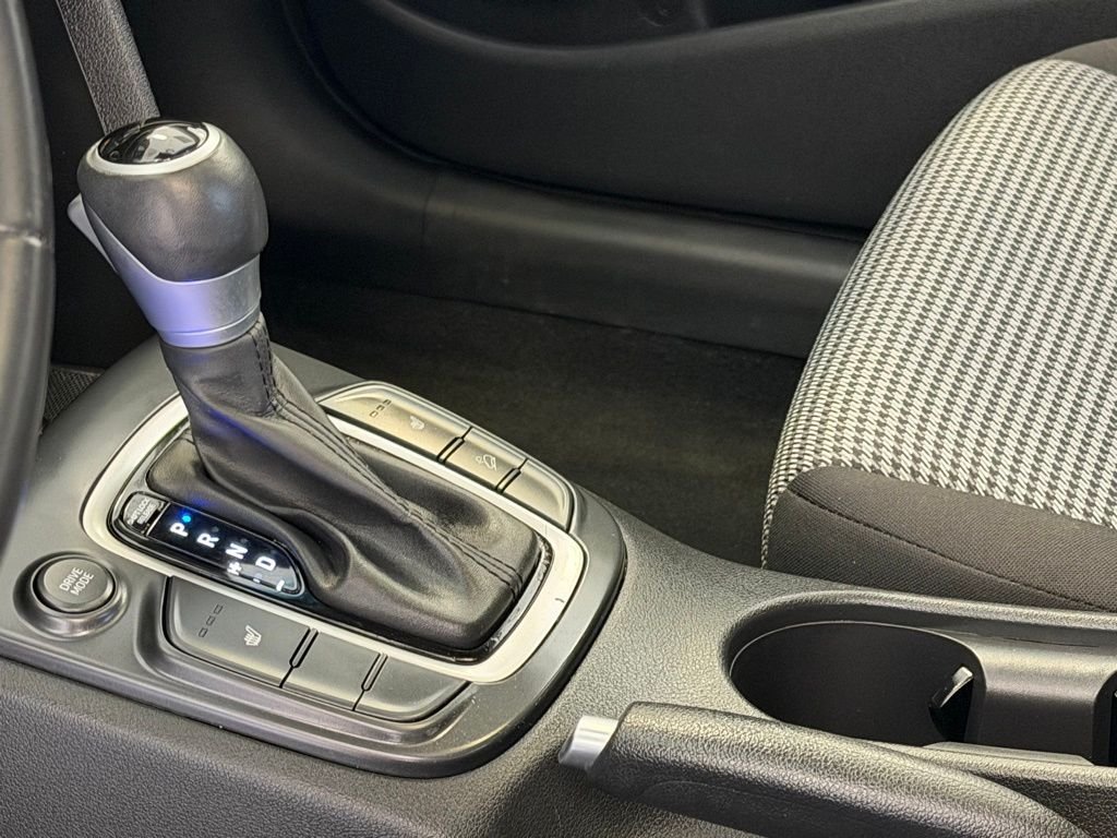 Used 2021 Ultra Black Hyundai SEL Plus image 16