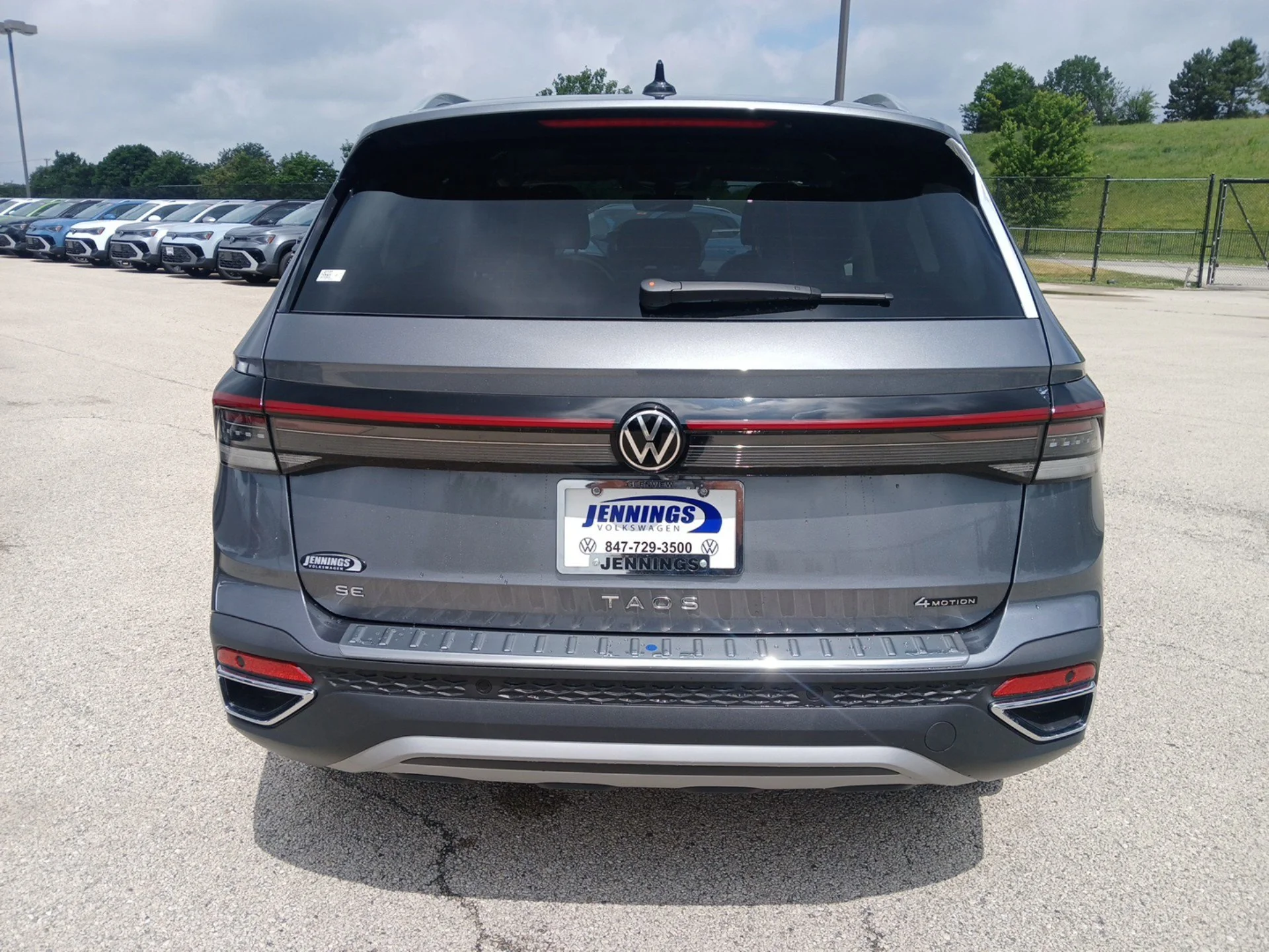 New 2026 Platinum Gray Metallic Volkswagen 1.5T SE image 25