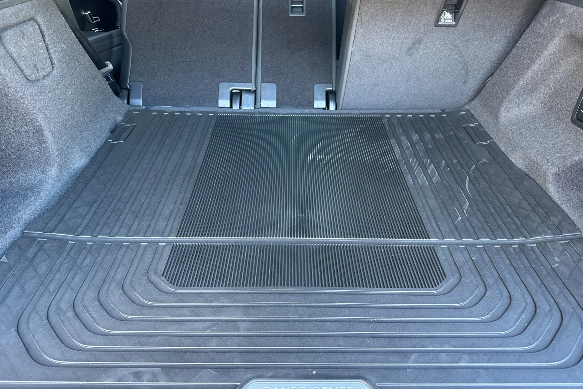 New 2026 Carpathian Grey Land Rover Dynamic SE image 17