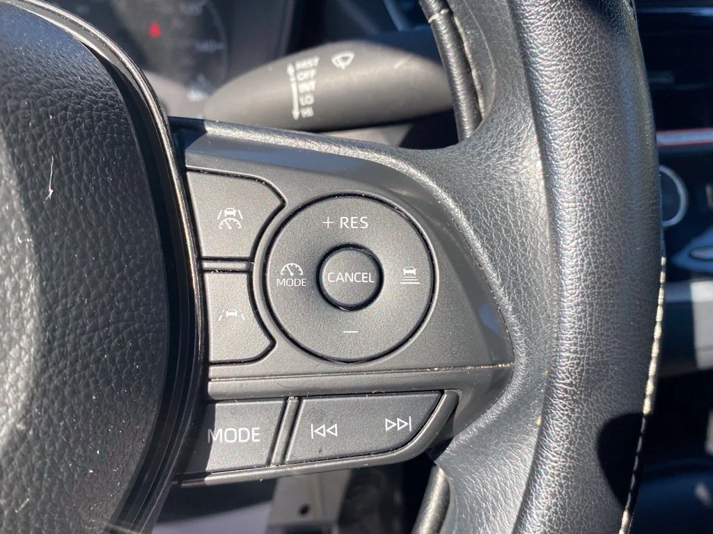 Used 2025  Toyota LE image 27