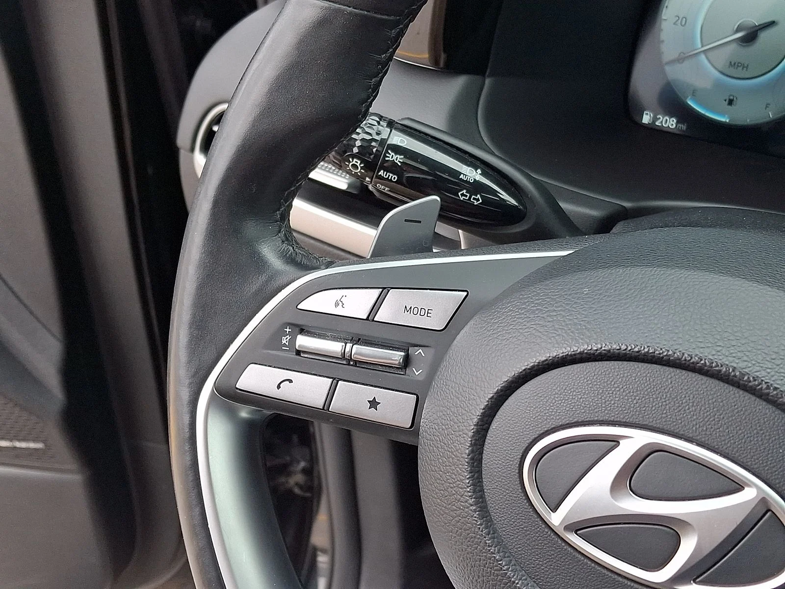 Used 2023 Black Hyundai Limited image 22