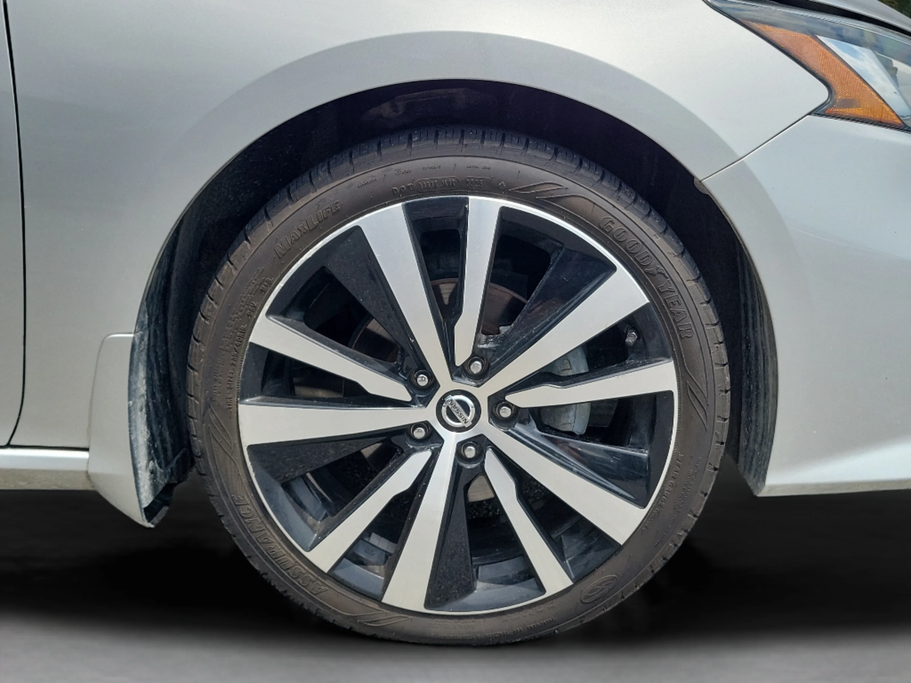 Used 2020 Brilliant Silver Metallic Nissan 2.5 SR image 9
