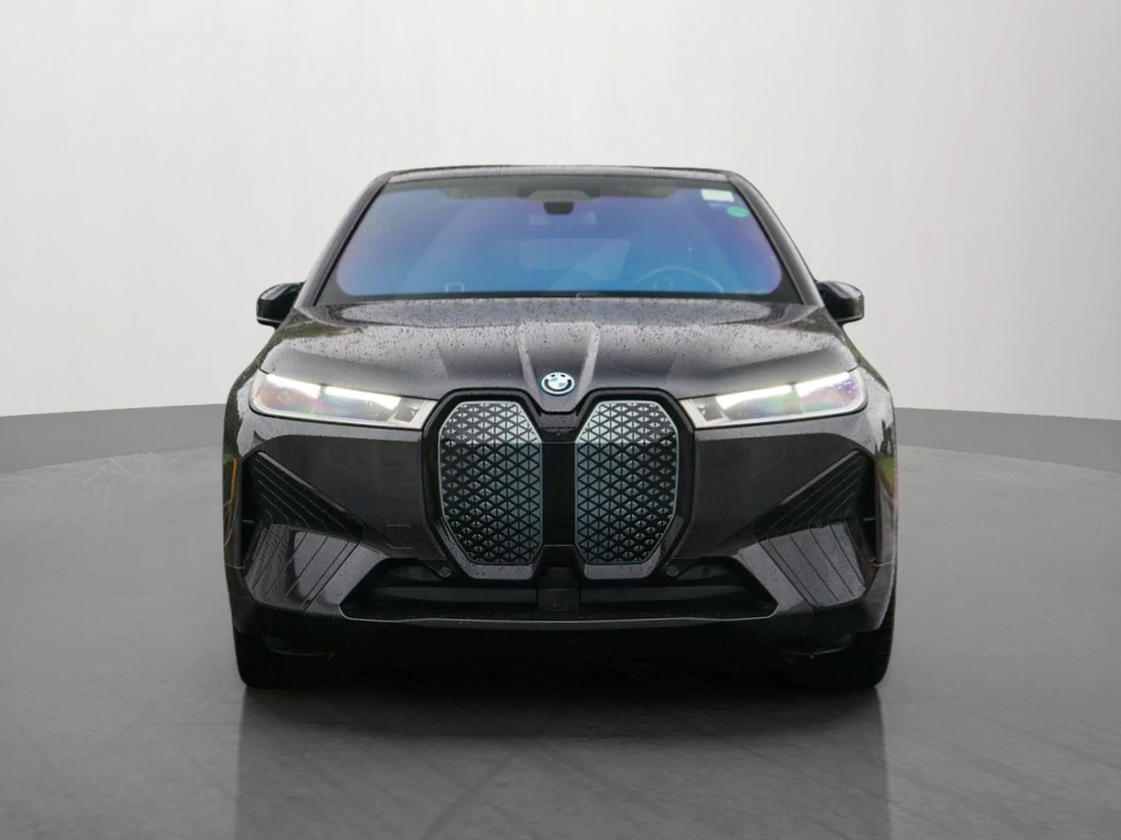 Used 2024 Dark Graphite Metallic BMW xDrive50 image 2