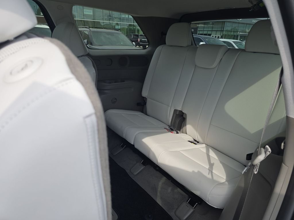 New 2026 Black Hyundai SEL Premium image 23