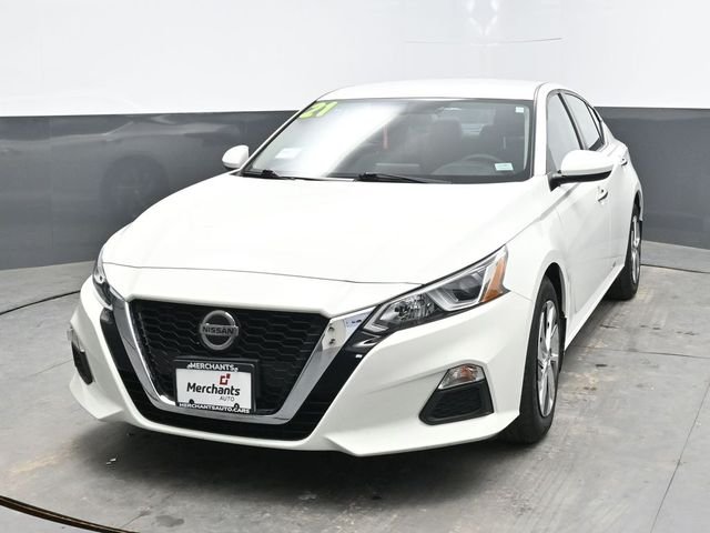 Used 2020 White Nissan 2.5 S image 2