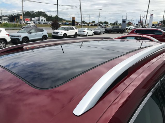 Used 2019 Fortana Red Metallic Volkswagen 3.6L V6 SEL Premium image 5