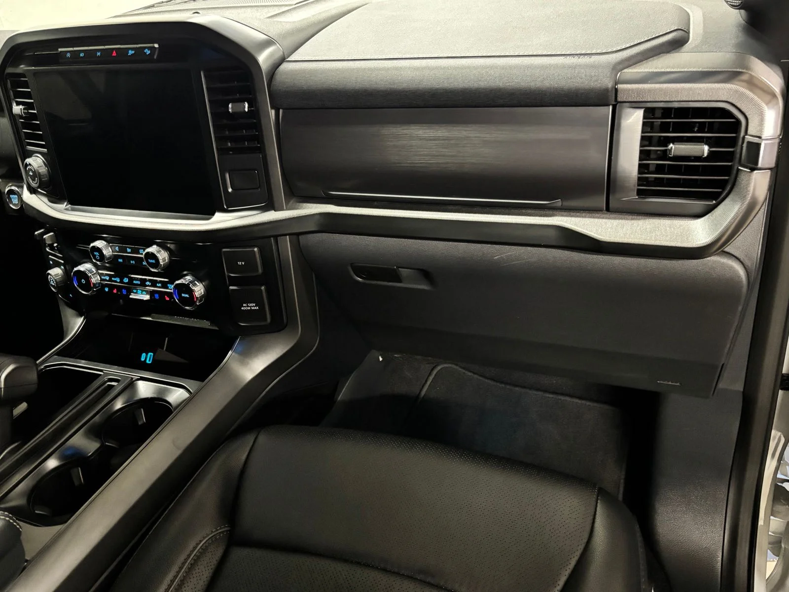 Used 2024 White Ford Lariat image 21