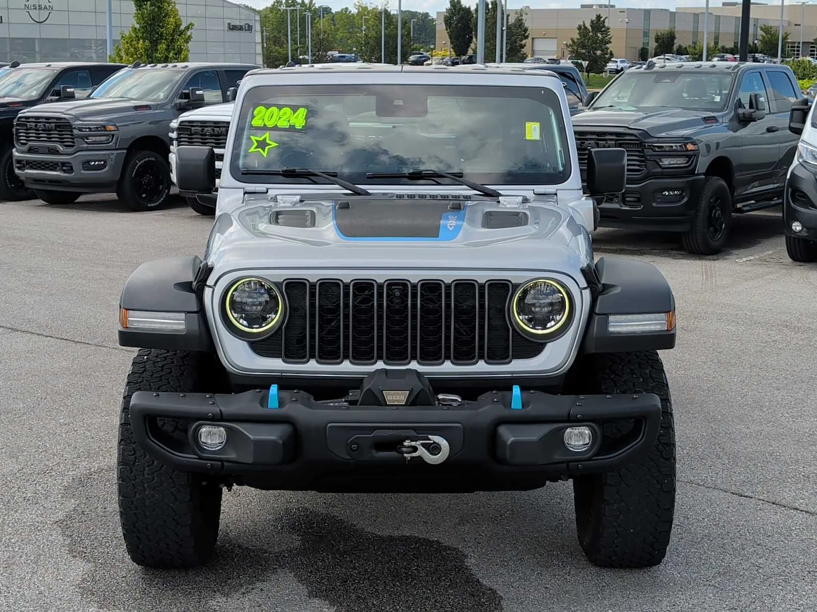 Used 2024 Silver Zynith Clearcoat Jeep Rubicon image 3