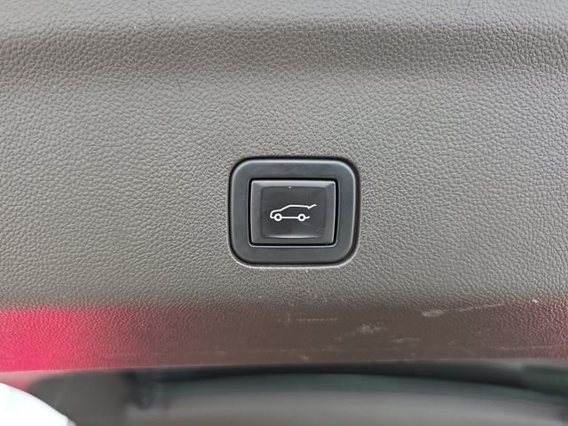 Used 2021 White Cadillac Sport image 36