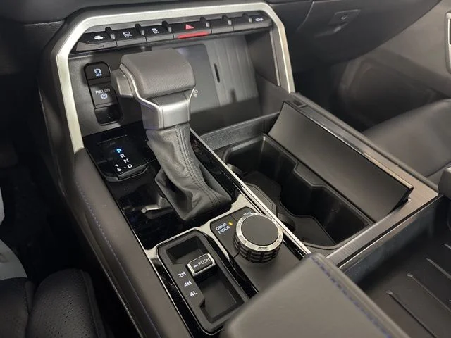 2025 Toyota Tundra Platinum - Photo 17