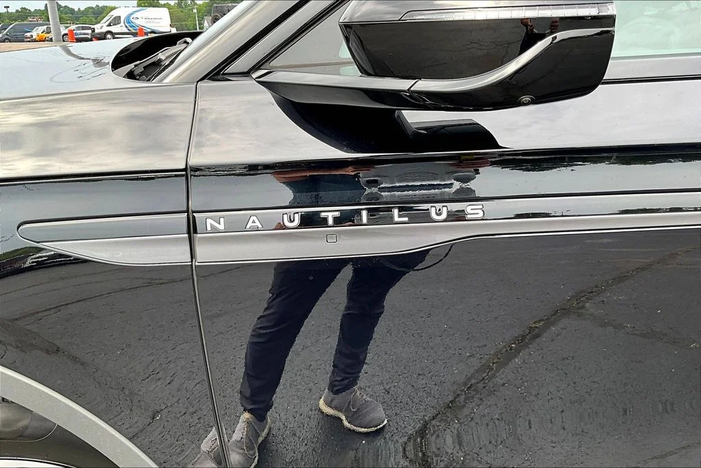 New 2026 Infinite Black Metallic Clearcoat Lincoln Premiere image 9
