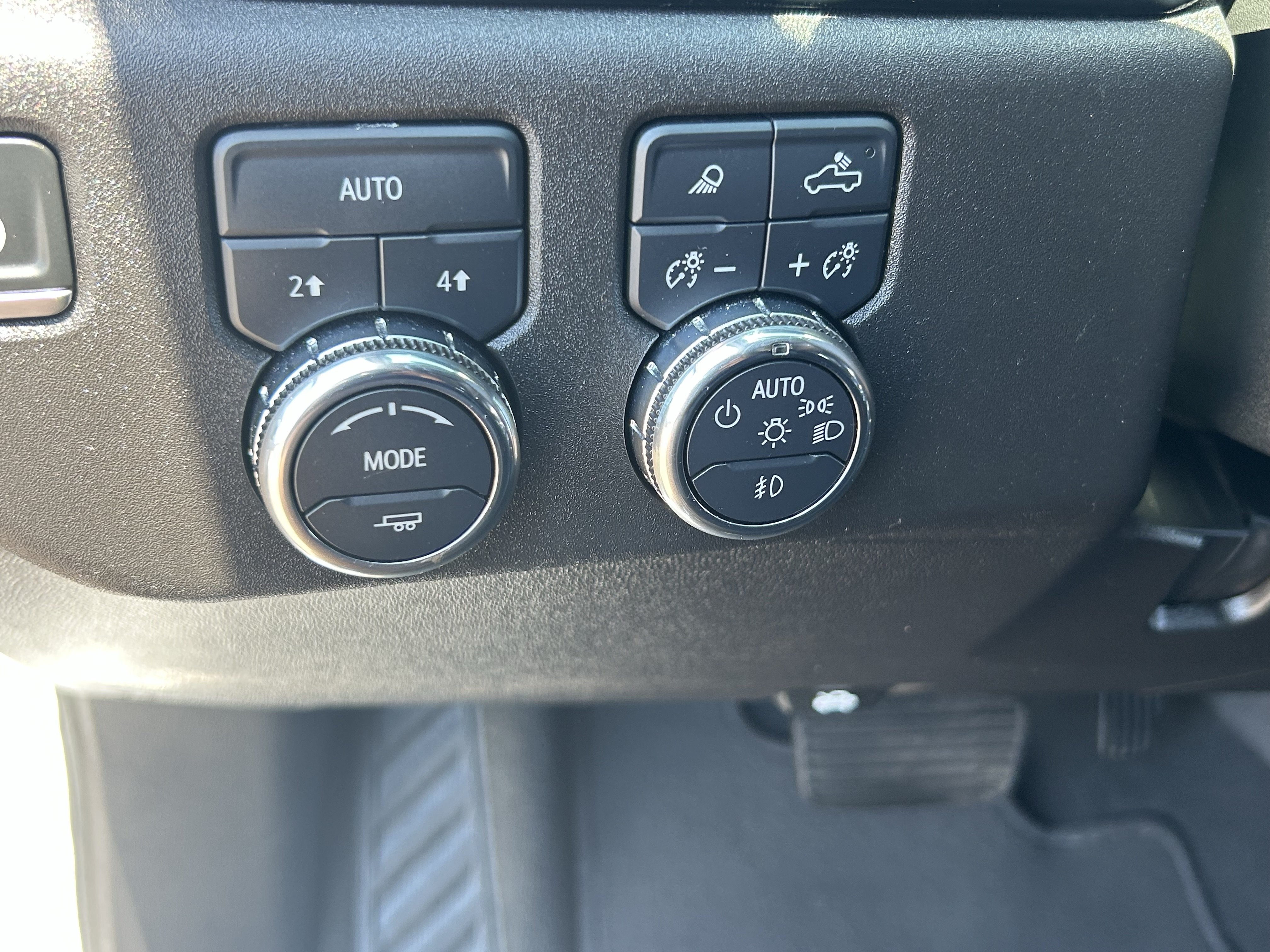 2025 GMC Sierra 1500 SLT - Photo 29
