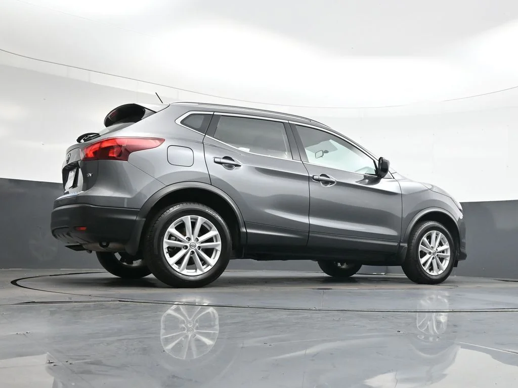 Used 2017 Gray Nissan SV image 39