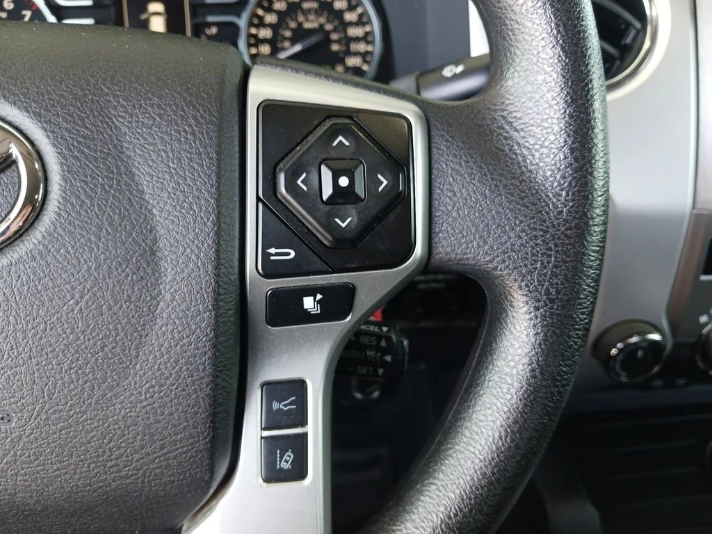 Used 2021 White Toyota SR5 image 32