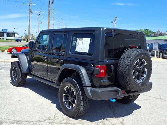 Used 2024  Jeep Rubicon image 2