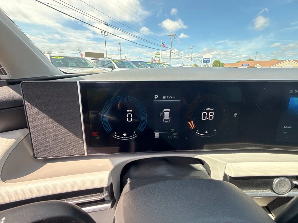 Used 2025 Gray Hyundai SEL image 20