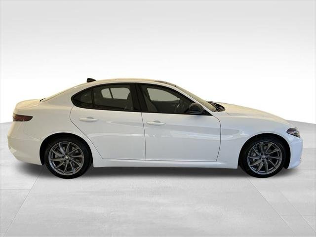 New 2025 Milano White Exterior Paint Alfa Romeo  image 16