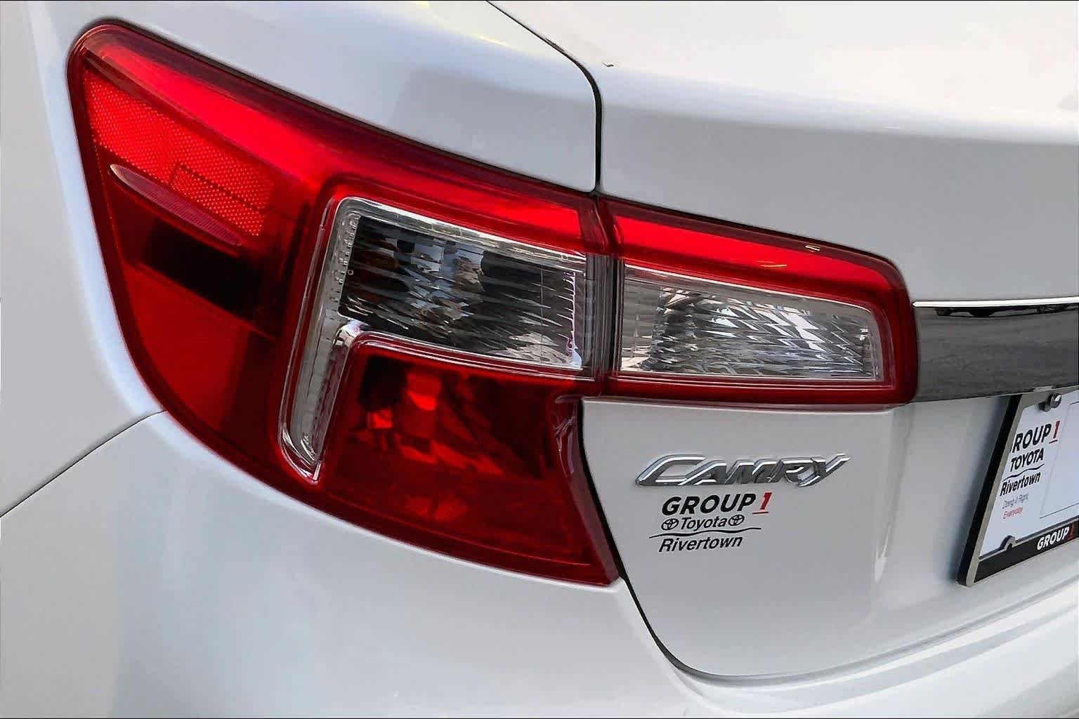 Used 2014 Blizzard Pearl Toyota XLE image 26