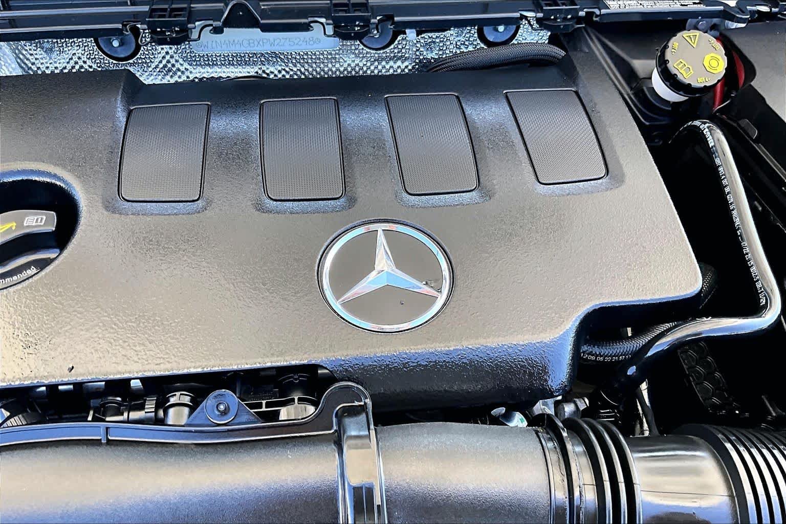 Used 2023 Polar White Mercedes-Benz GLB 250 image 31