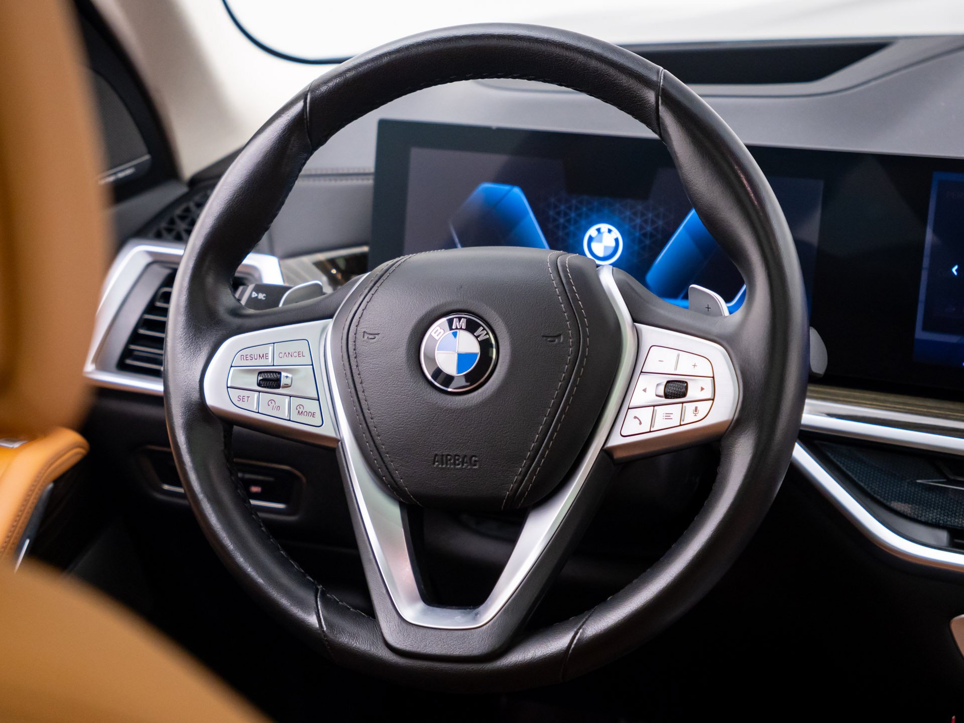 Used 2025 Black Sapphire Metallic BMW xDrive40i image 11