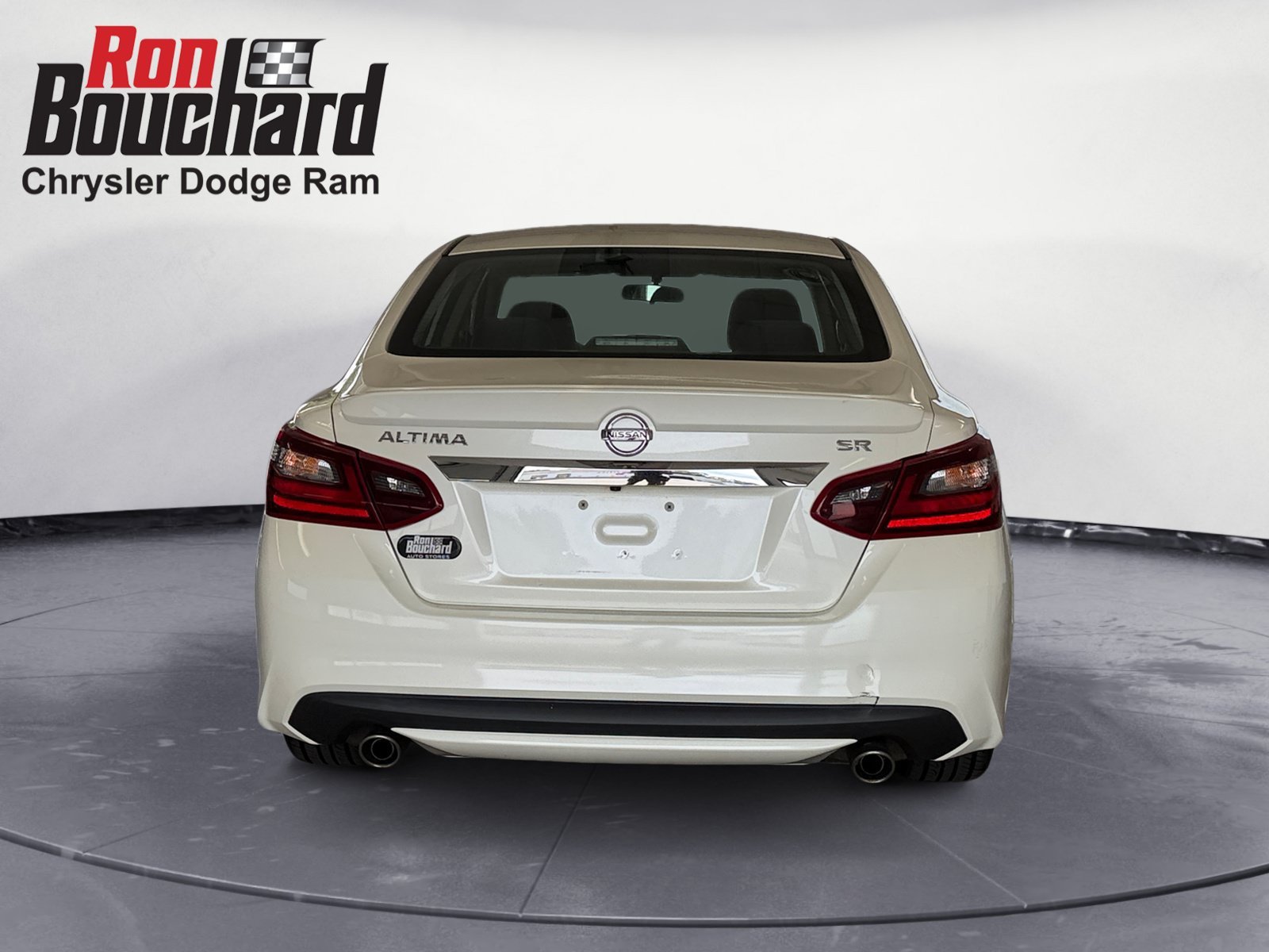 Used 2018 Pearl White Nissan 2.5 SR image 3
