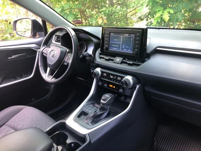 Used 2019 Silver Sky Metallic Toyota XLE image 17