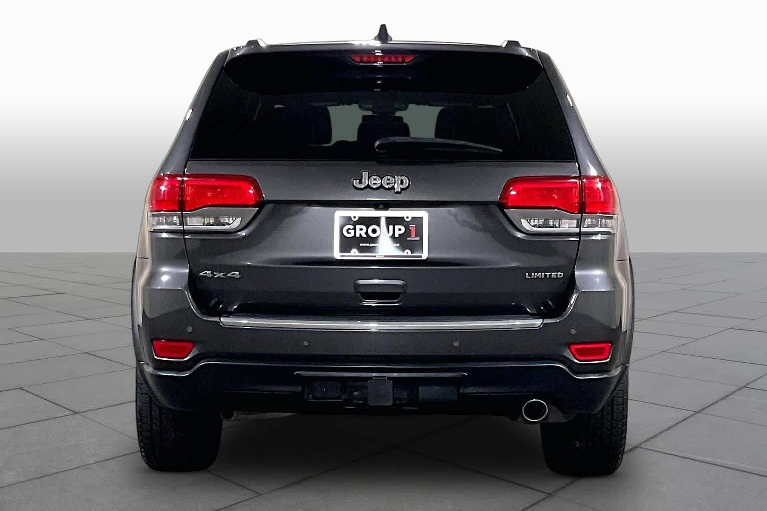 Used 2017 Granite Crystal Metallic Clearcoat Jeep Limited image 4