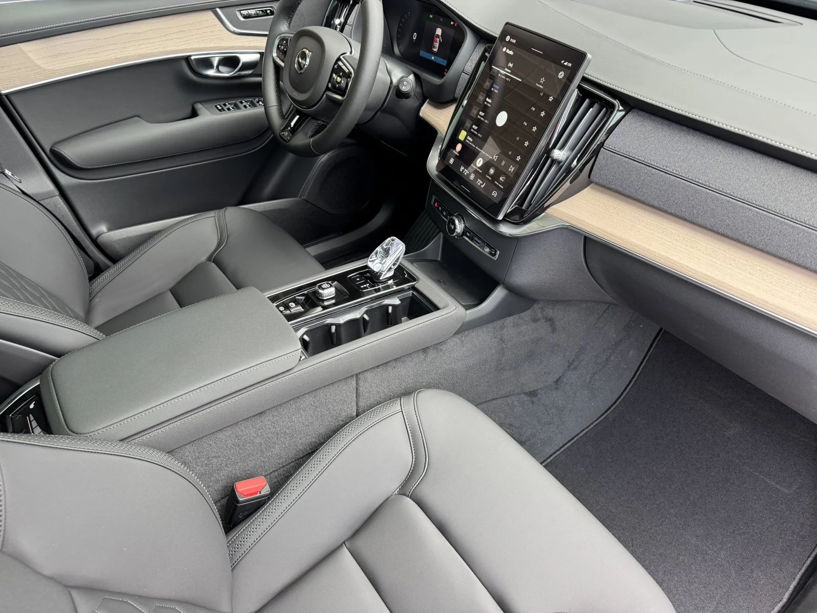 New 2026 Gray Volvo T8 Plus image 17