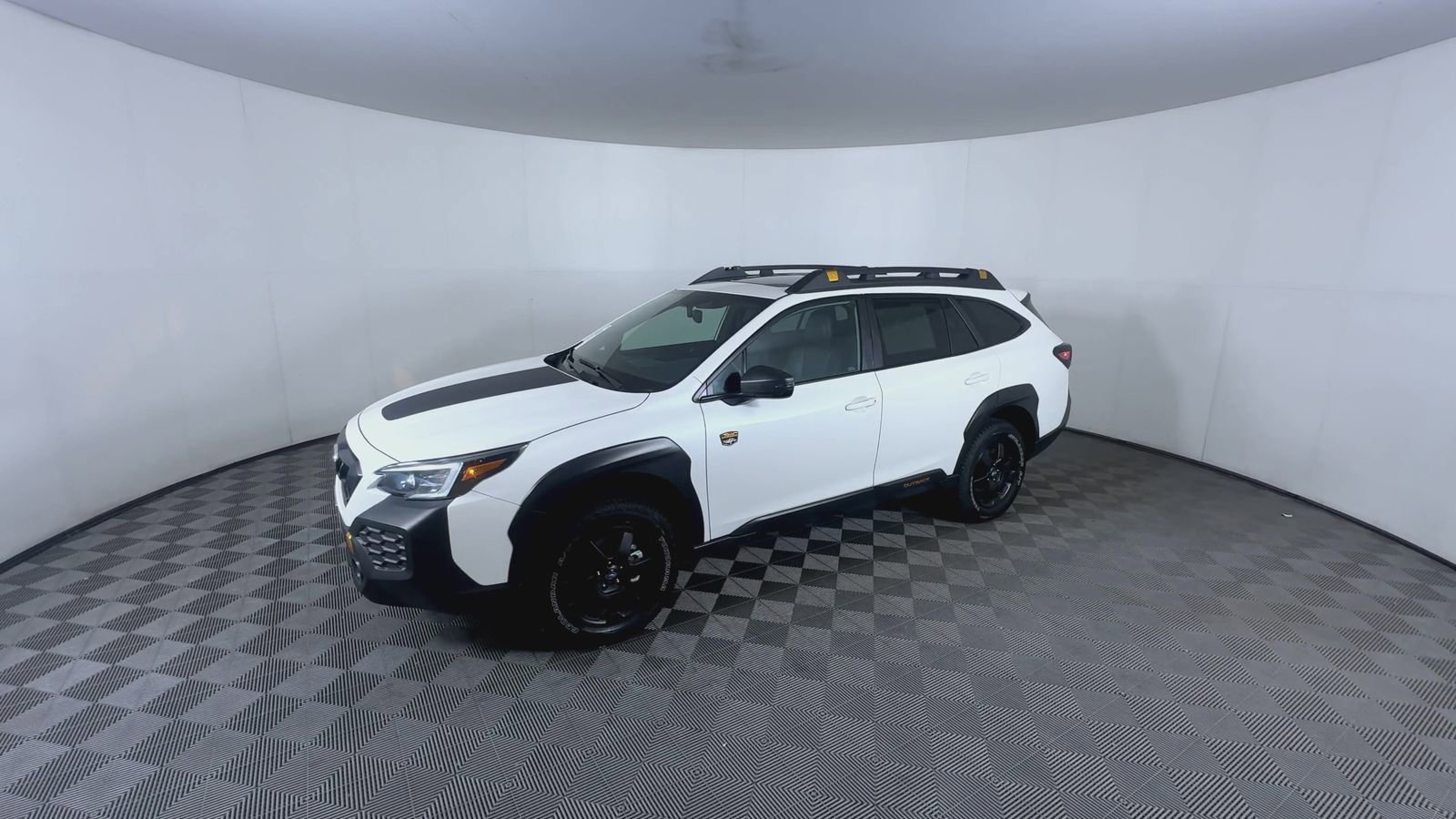 Certified Used 2025 Crystal White Pearl Subaru Wilderness image 4