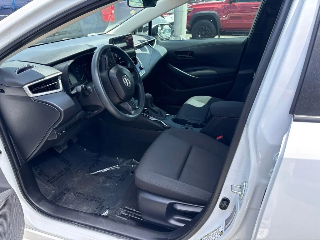 Used 2025 White Toyota LE image 15