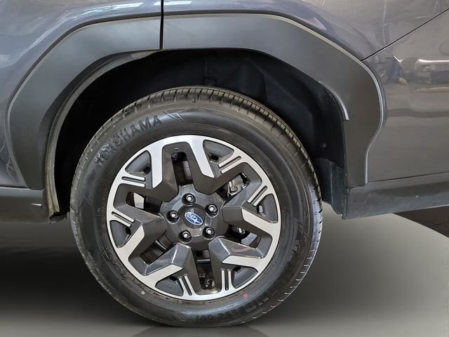 Used 2025 Gray Metallic Subaru Premium image 29