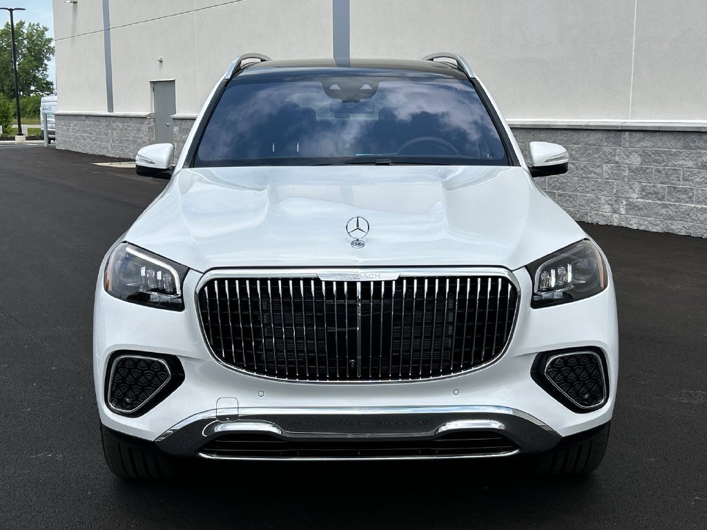 New 2026 MANUFAKTUR Moonlight White Metallic Mercedes-Benz Maybach GLS 600 image 43