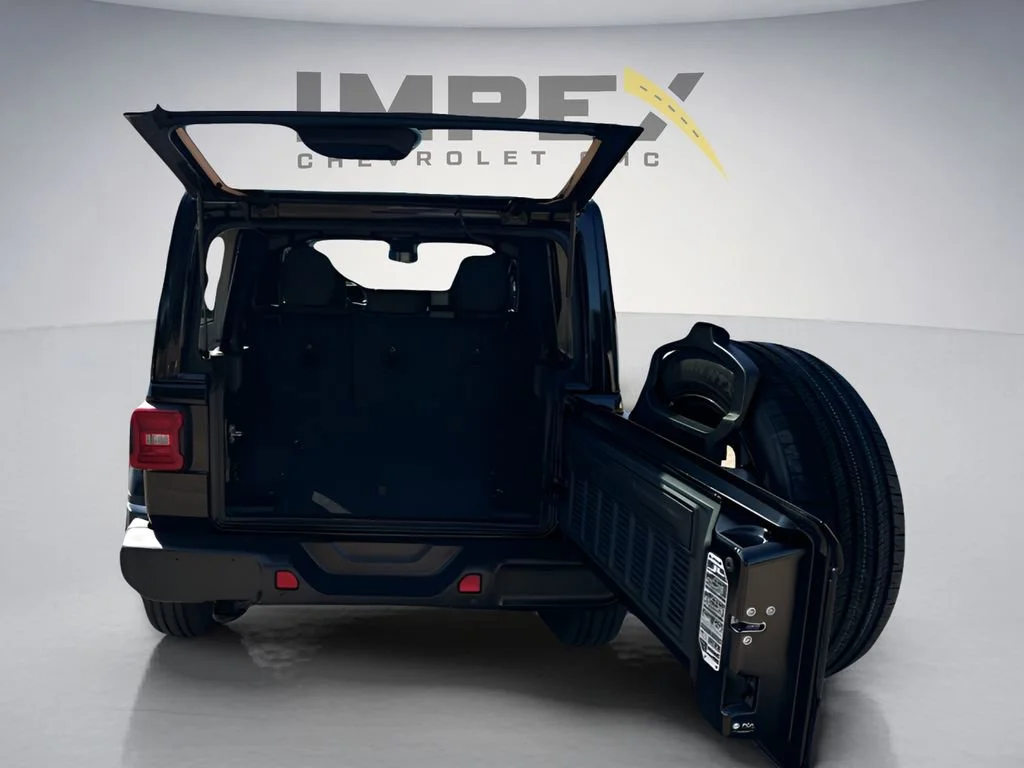 Used 2025 Black Jeep Sahara image 27