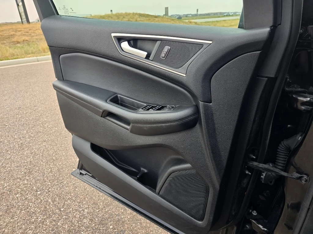 Used 2022 Agate Black Metallic Ford SEL image 17