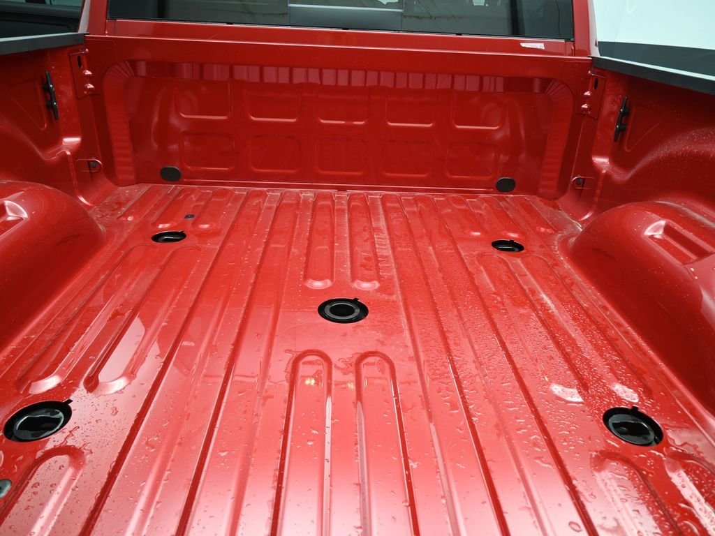 New 2026 Molten Red Pearl-Coat Exterior Paint RAM Tradesman image 10