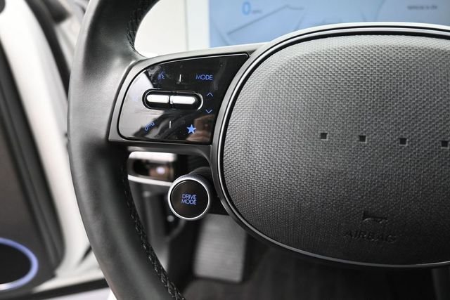 Used 2023 White Hyundai SEL image 3