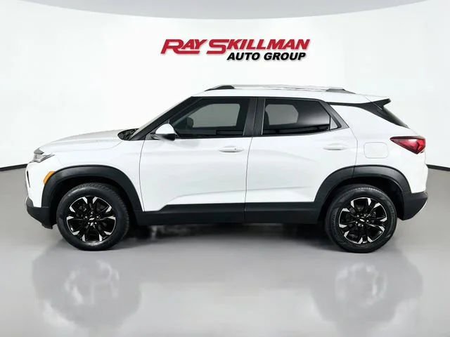 Used 2022 White Chevrolet LT image 4