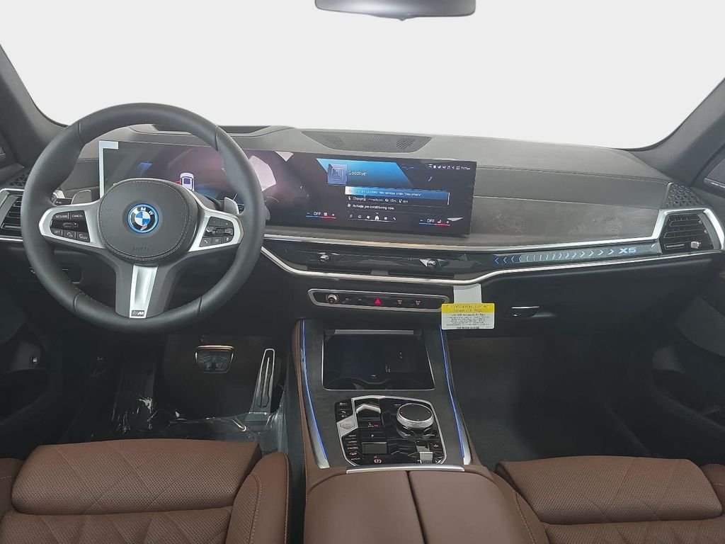 New 2026 Mineral White Metallic BMW xDrive50e image 9