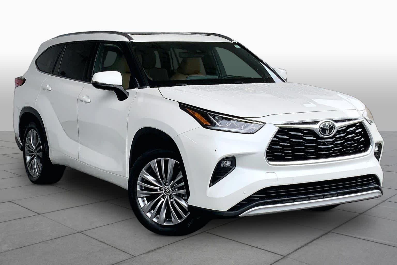 Used 2021 Blizzard Pearl Toyota Platinum image 3