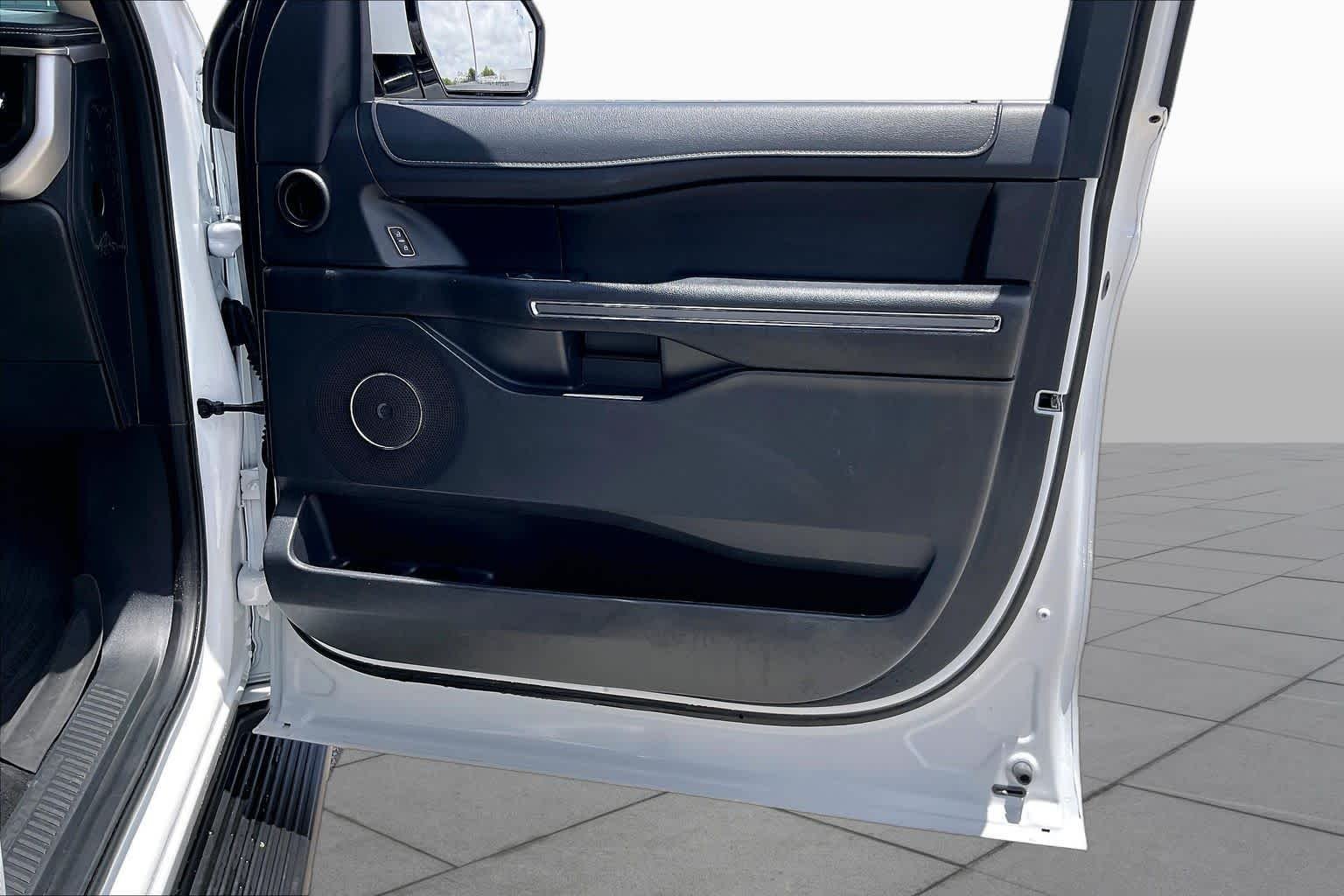 Used 2024 Oxford White Ford XLT image 21