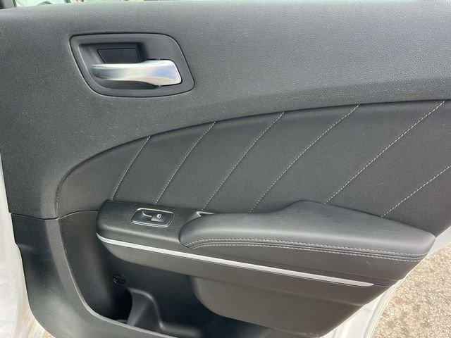 Used 2023 White Dodge SXT image 20
