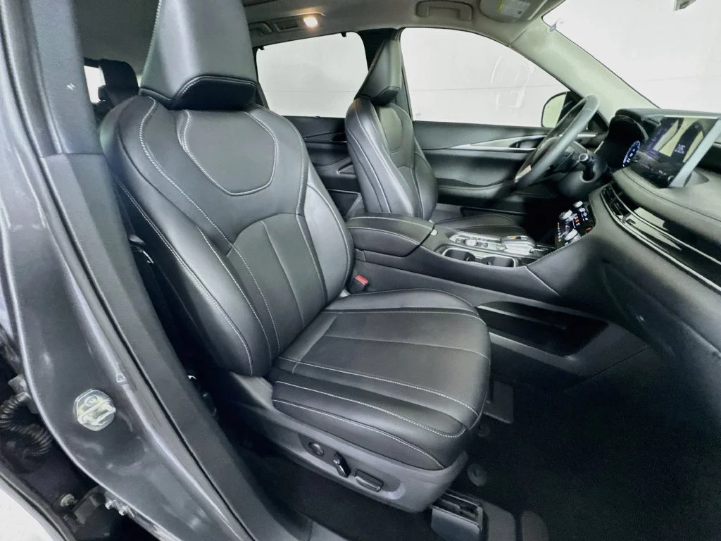 Certified Used 2024 Gray INFINITI LUXE image 40
