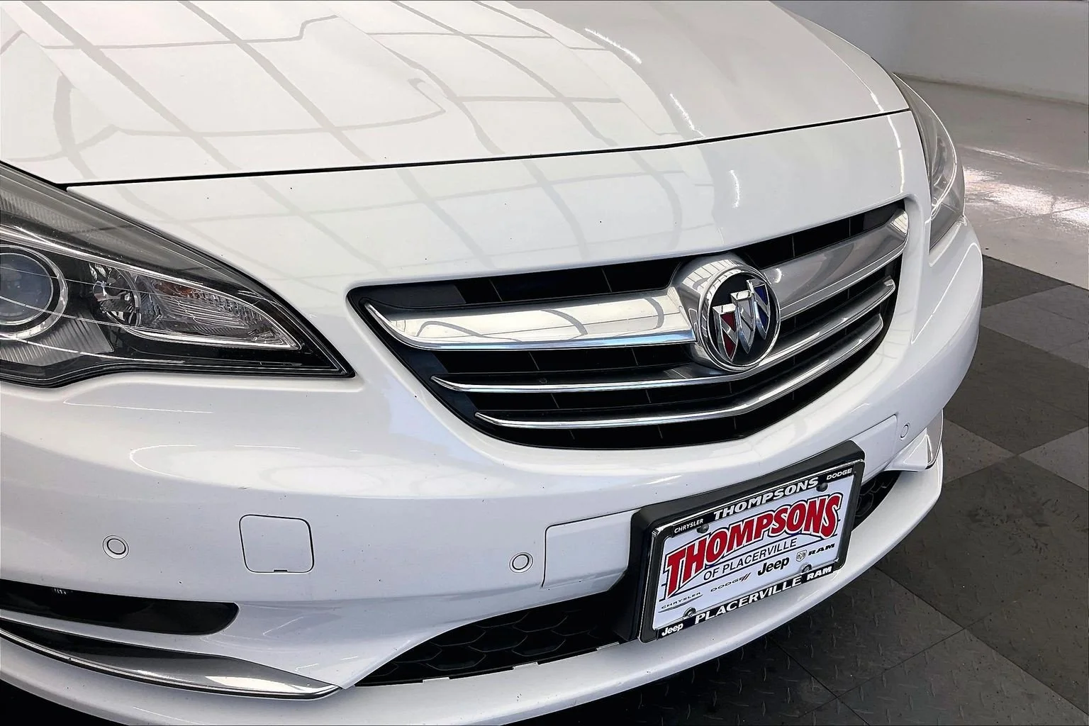 Used 2018 Summit White Buick Premium image 29