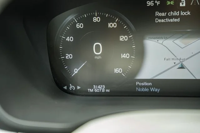 Used 2020 Green Volvo T5 Momentum image 41