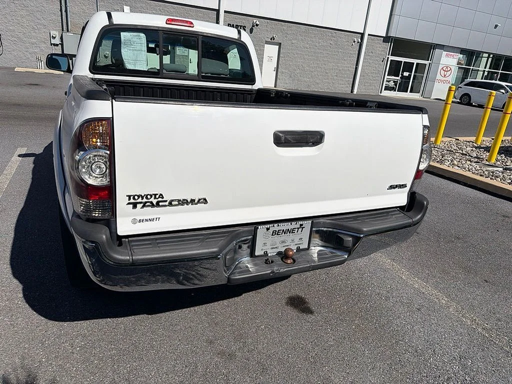 Used 2009 White Toyota Base image 4