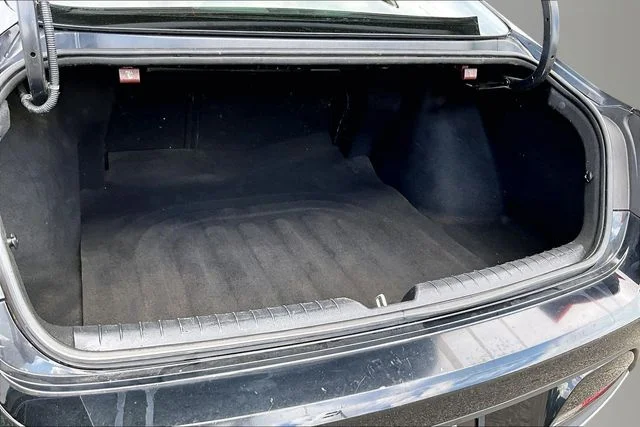 Used 2022 Black Hyundai SE image 28