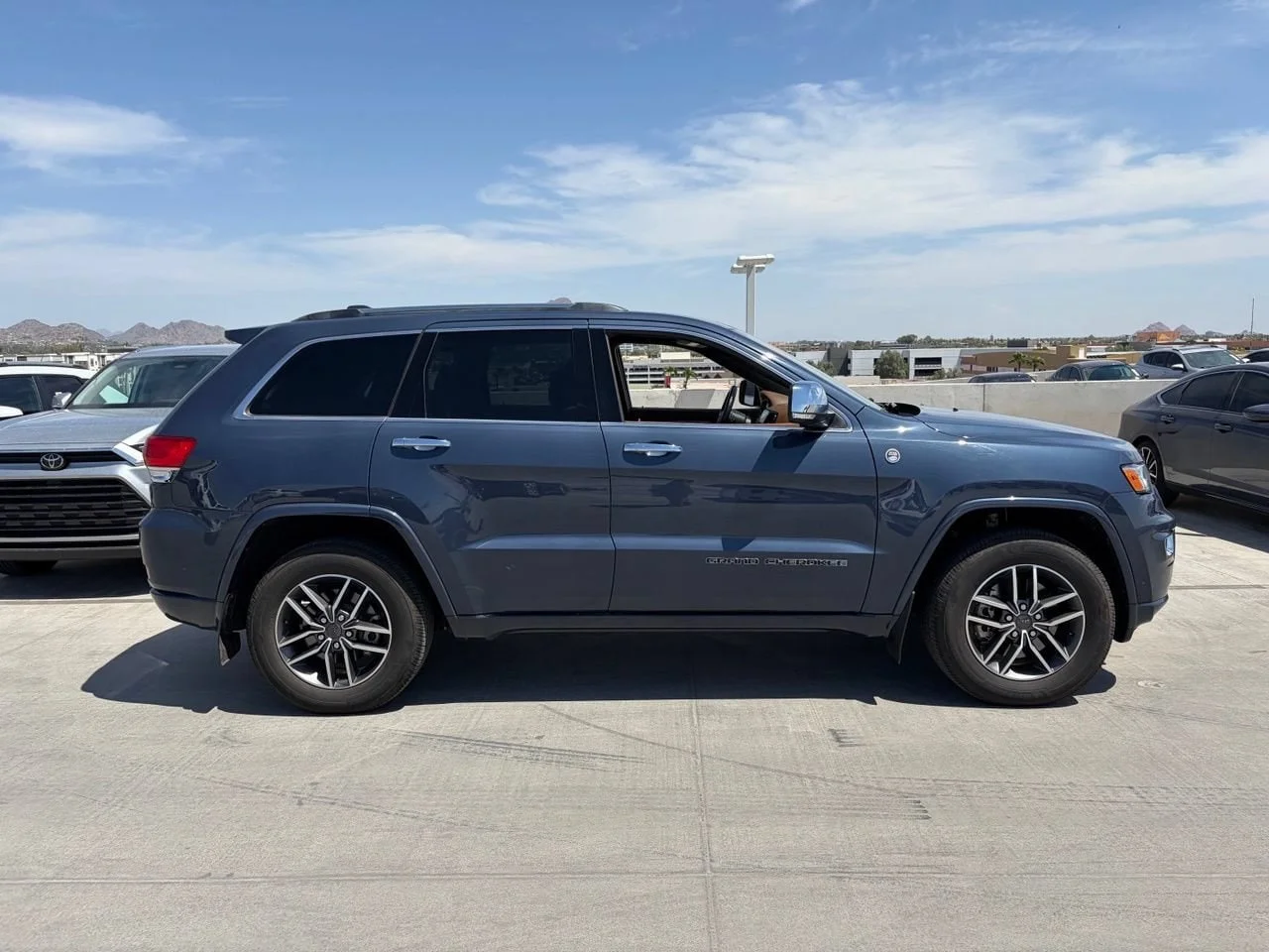Used 2021 Slate Blue Pearlcoat Jeep Overland image 3