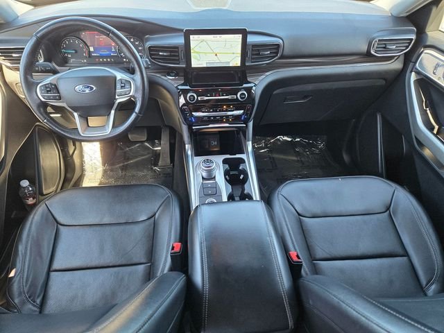 Used 2022 White Ford Limited image 9